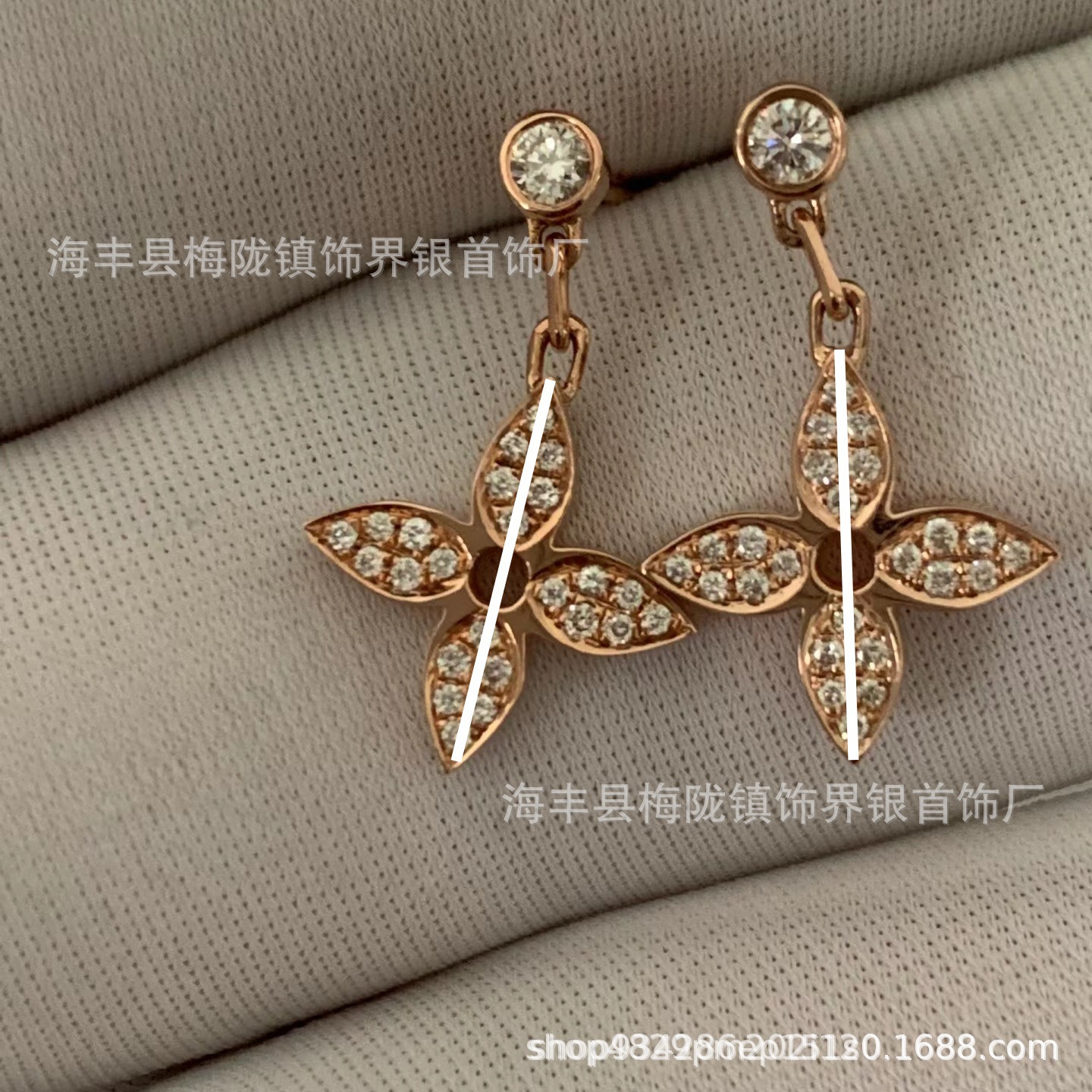 ロバの家四葉草四花五花ブレスレット女性用18Kローズゴールドメッキ軽奢菱形丸型白貝母ネックレスins