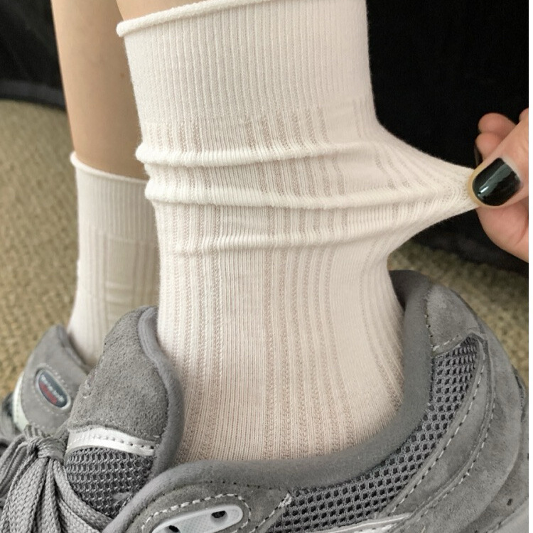 Simple Solid Color Good-looking Women's Socks Roll-up Boneless White Socks Women's Mid-barrel Summer Thin Sweet Pile Miu Phoenix Simple Solid Color Good-looking Women's Socks Roll-up Boneless White Socks Women's Mid-barrel Summer Thin Sweet Pile Miu Phoenix