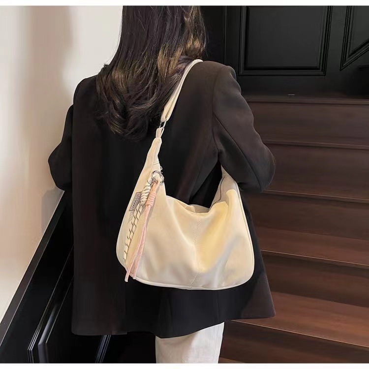 액세서리가 없는 흰색