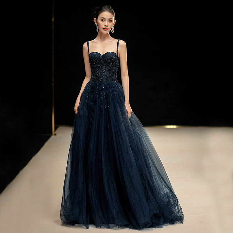 Serie de cielo estrellado vestido de noche de gama alta luz temperamento de lujo sentido transfronterizo nicho nueva reunión anual vestido de anfitrión largo de las mujeres