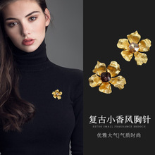 跨境热卖花卉胸针女士防暴露设计 玫瑰花别针配饰经典百搭批发