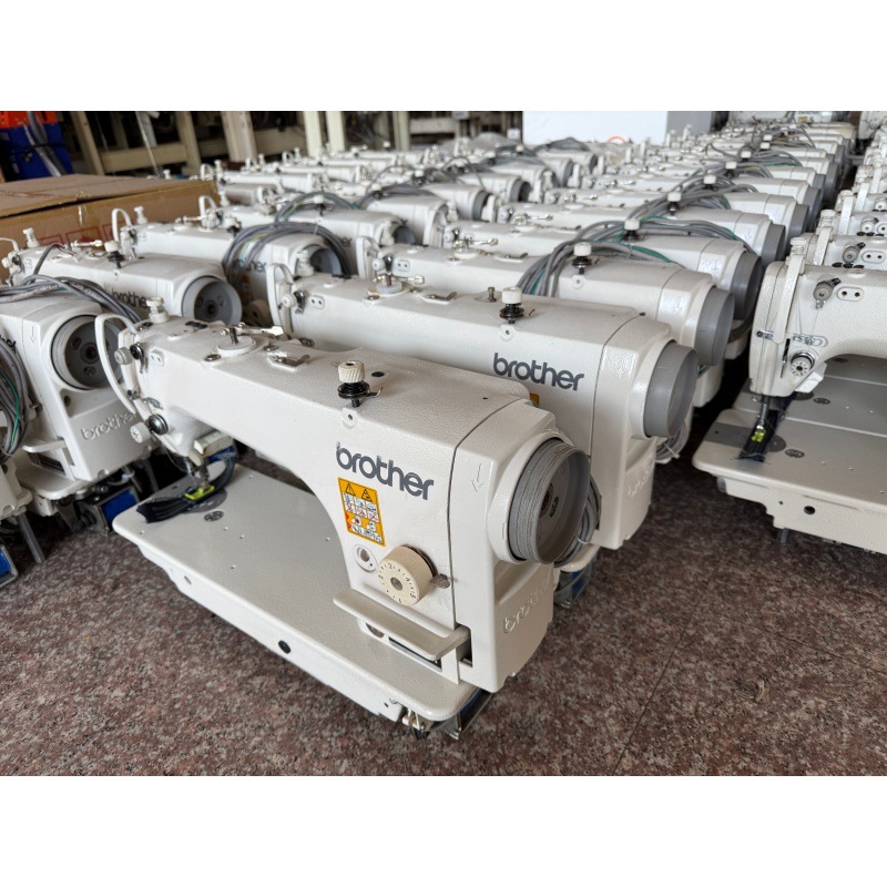 Hermano original original de segunda mano S - 7200c conjunto completo de computadora plana máquina de coser plana de línea de corte directa máquina de coser industrial