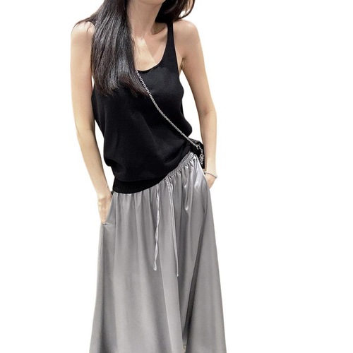 Lingerie-style, sexy, backless, sleeveless, knitted halter top for women, perfect for summer outerwear, featuring a solid color, chic and fashionable design.