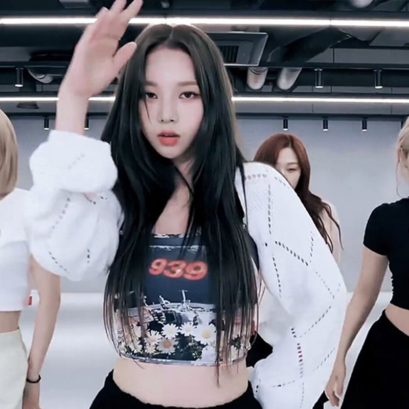 Homemade Korean aespa Same Style Liu Zhimin Exercise Room Ultra Short Hollow Knitted Cardigan Crewneck Sweater Cardigan