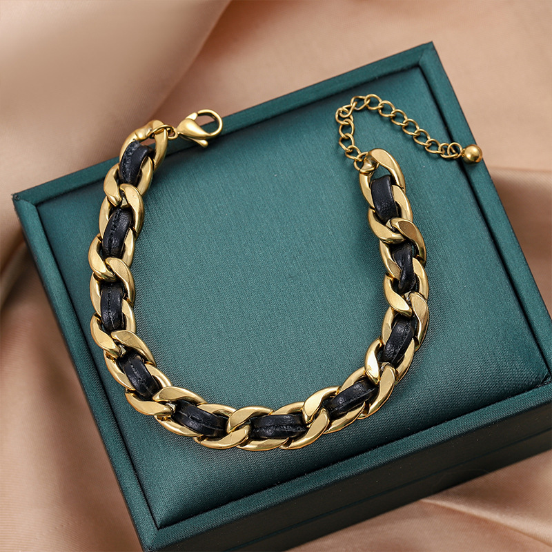 Ventas transfronterizas calientes nuevas pulseras de acero de titanio personalidad femenina de alto nivel diseño ligero de lujo moda temperamento versátil joyería de acero de titanio image 92