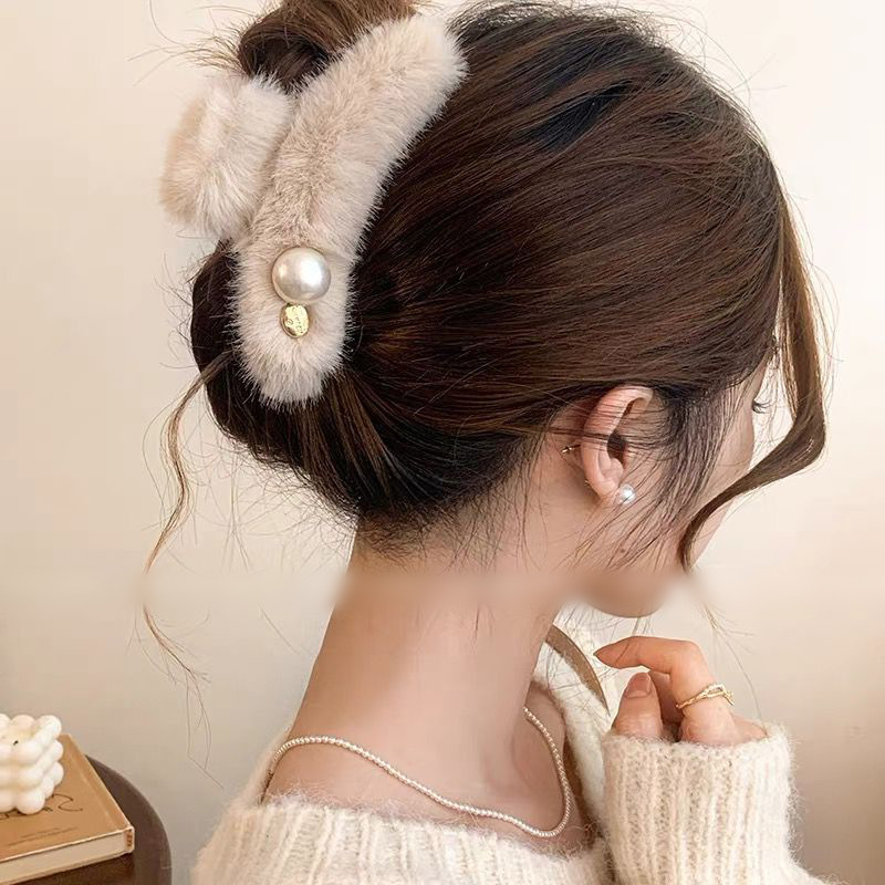 シンプルで万能な秋冬用大きめファーヘアクリップ 女性用2025年新作 シャーククリップ 多量の髪用 ヘアクリップ 後頭部ヘアアクセサリー