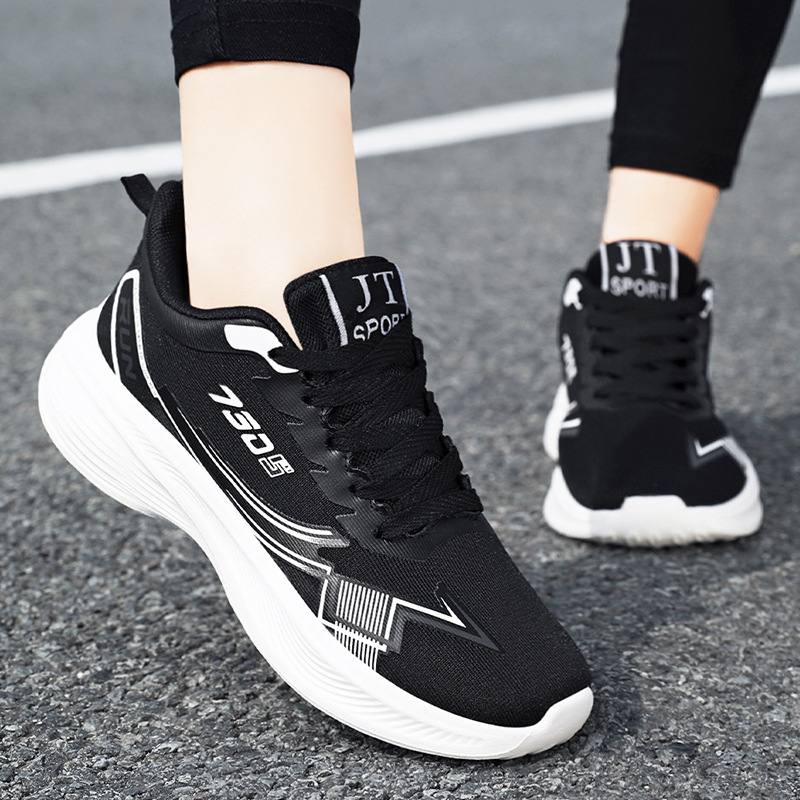 Zapatos deportivos de primavera de mujeres nuevos zapatos de comercio exterior al por mayor pareja de moda coreana zapatos de correr zapatos casuales ligeros