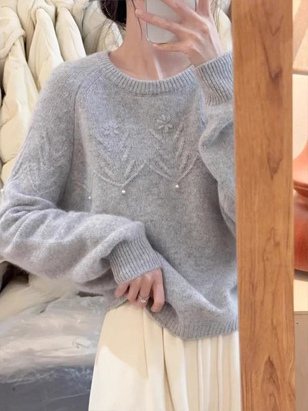 高級感の青いフックの花の柔らかいモチモチのセーターの女性の秋冬の外は乳のfufuの怠惰なプルオーバーのニットの上着を着ます。|undefined