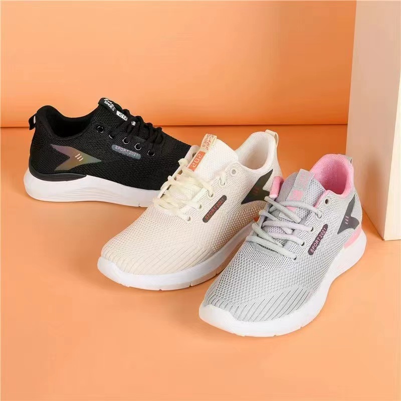 breathable fashionable sneakers for leisure