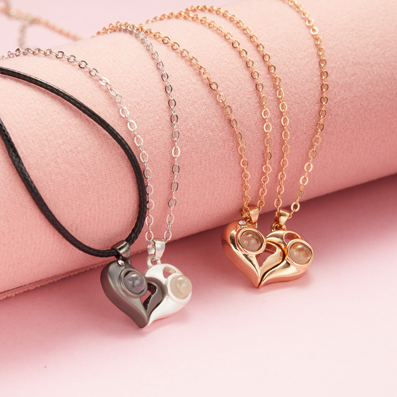 Heart Shaped Magnetic Projection Splicing Necklace 2-Piece Set