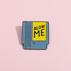 歐美創意遊戲卡造型胸針個性趣味內存卡金屬徽章跨境配飾別針批發