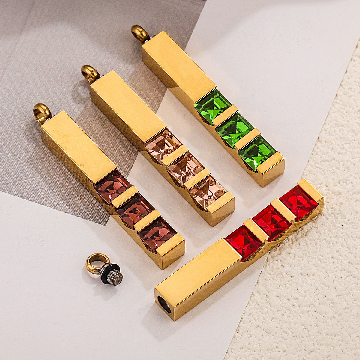 Zircon de acero inoxidable giratorio abierto cuadrado diamantes perfumes colgante geometría DIY personalidad colgante de acero de titanio