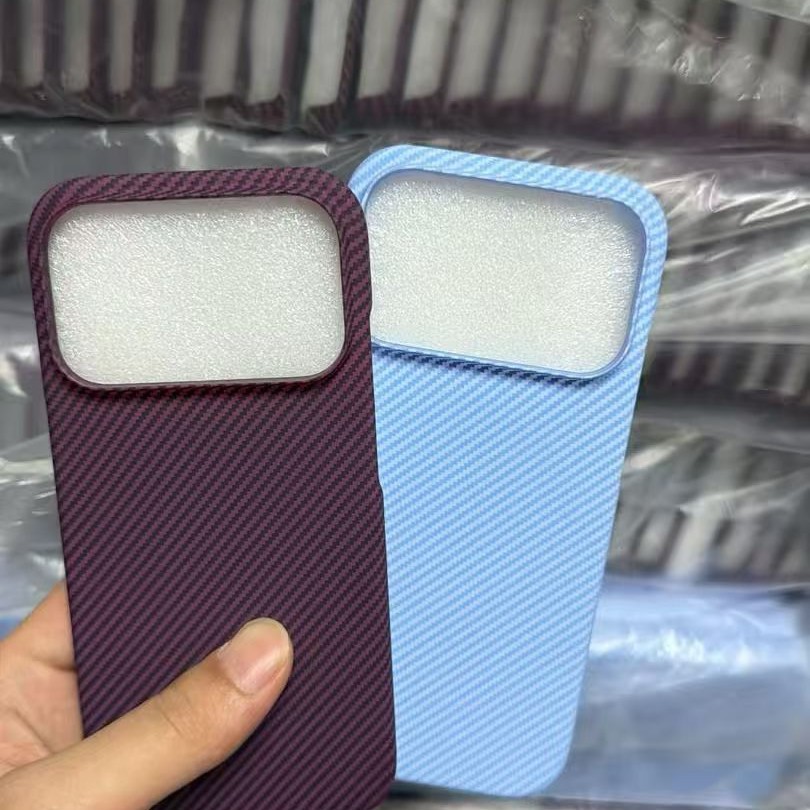 Maqnitli iPhone üçün telefon qabı — karbon fiber naxışlı