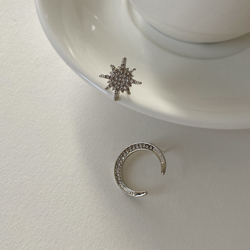 Dongdaemun Earrings new pattern Moon star Ear Studs the republic of korea temperament personality Show thin Asymmetry Earrings
