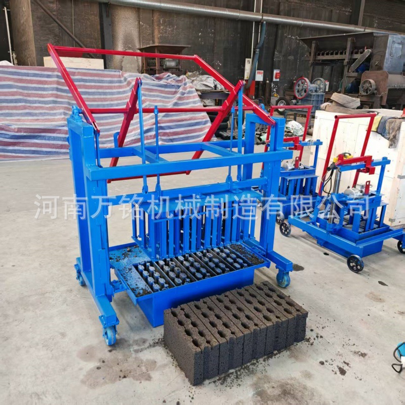 Máquina formadora de bloques huecos de hormigón sin enchufar