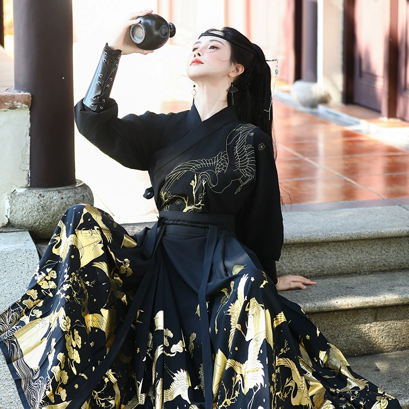 Китайский стиль роскошный черный новый китайский позолоченный конское платье с лапшой
