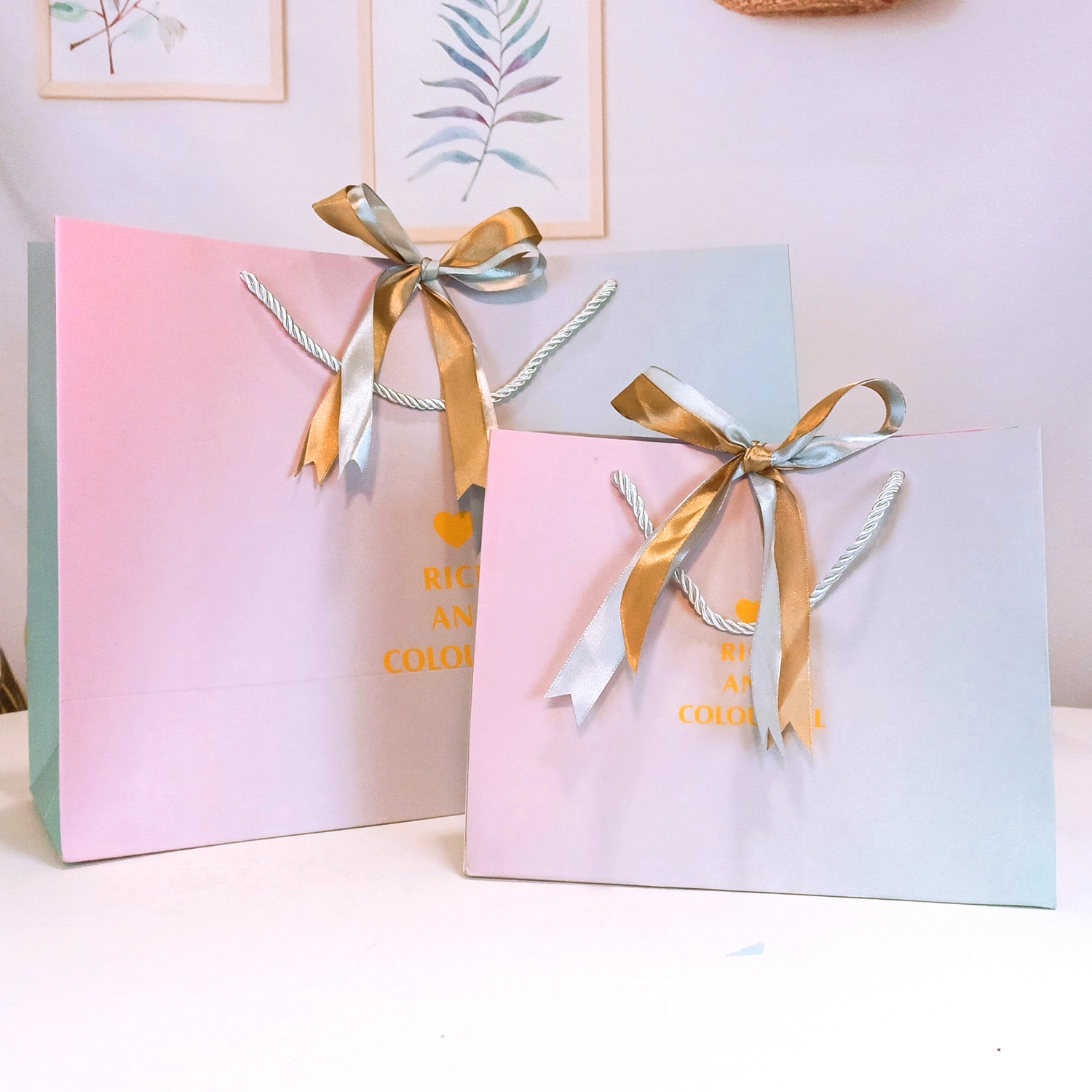 Nueva bolsa de regalo ins estilo bolsa de embalaje bolsa de regalo degradado tienda de ropa bolso de papel bolsa portátil de regalo