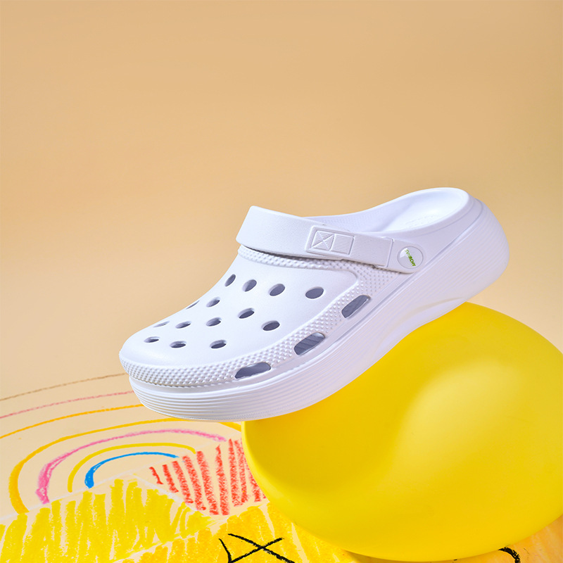 Zapatos con agujeros para mujer, plataforma de playa, suela gruesa, suela de goma antideslizante, 2025, sensación de pisar la mierda, sandalias y zapatillas de playa, uso de verano para mujeres