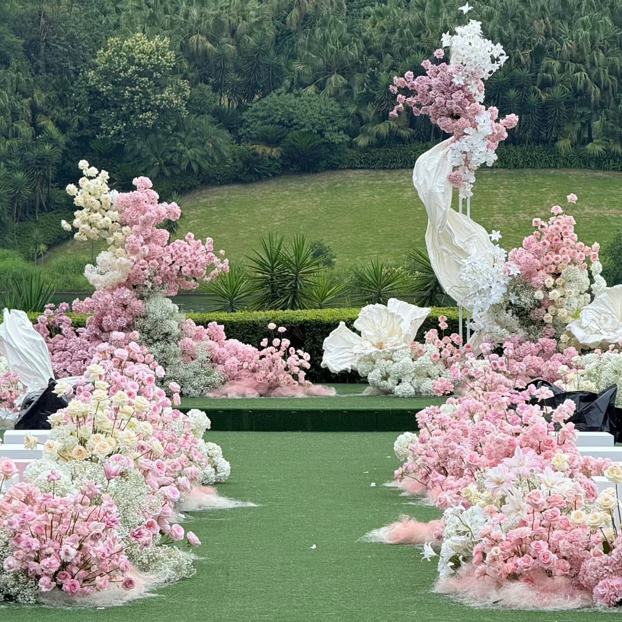 新款粉色系婚礼花材小众派对仿真花 梦幻婚礼堂造景婚庆背景插花