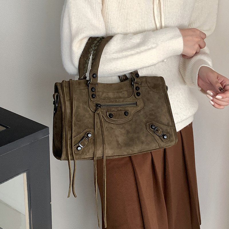 Niche Lamb Wool Motorcycle Bag For Women 2026 New Fashion Retro Crossbody Handbag Large Capacity Genuine Leather Suede Bag - Thumbnail 4
