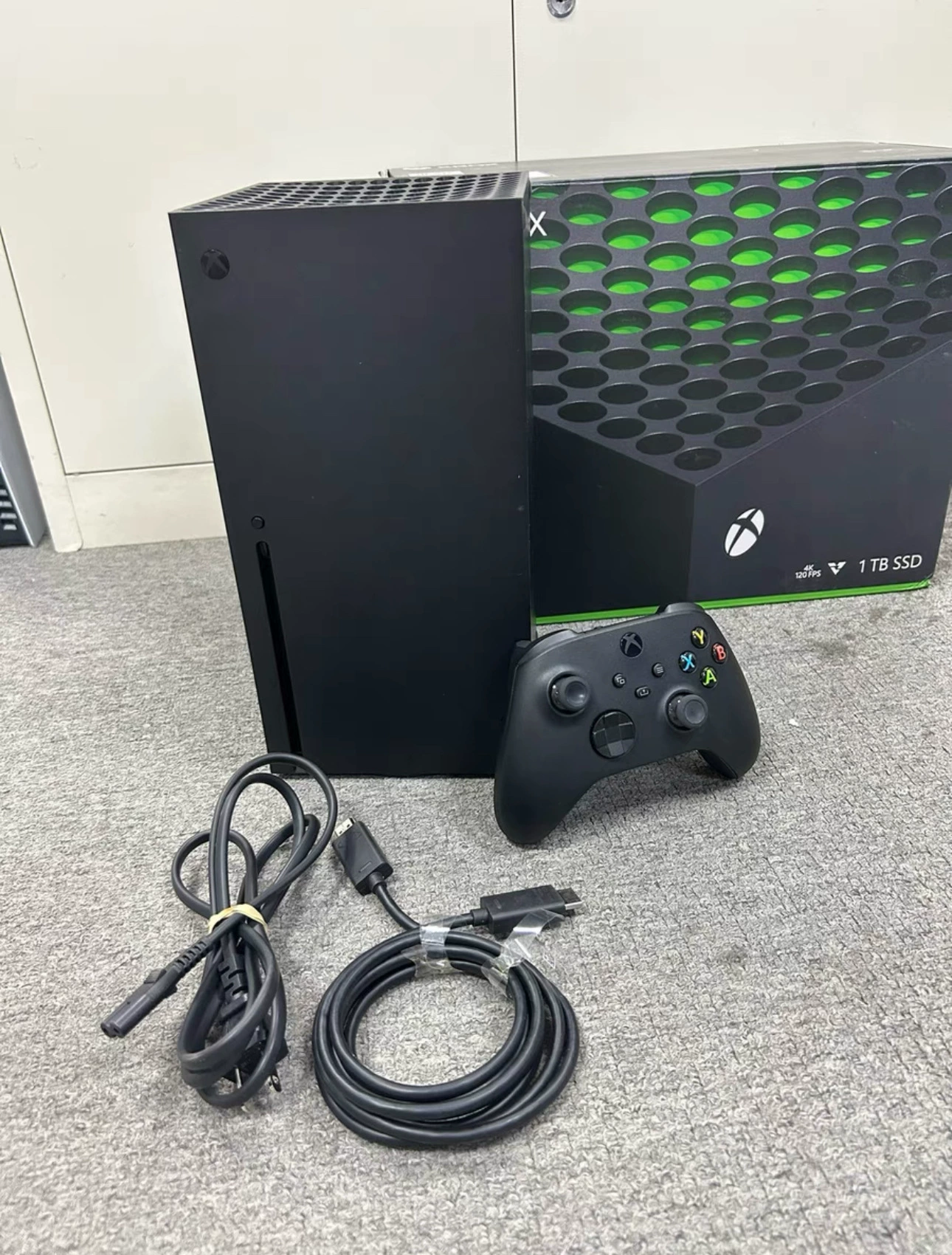 Игровая консоль (Xbox) Xbox Series X, 1 ТБ, восстановленная, с одним геймпадом