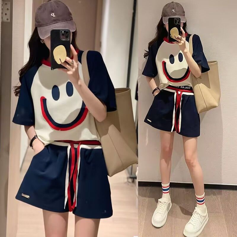 Smiley Face Embroidered Fashion Sports Suit for Women Summer Contrasting Color Loose Large Size Short-Sleeved T-Shirt Casual Shorts Two-Piece Set