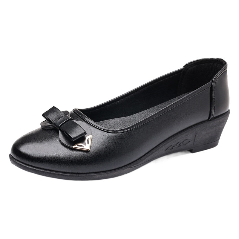 Nuevos zapatos de cuero de las mujeres zapatos de la madre cuero suave cómodo suave madre zapatos cocina trabajo zapatos planos KFC zapatos de mujer