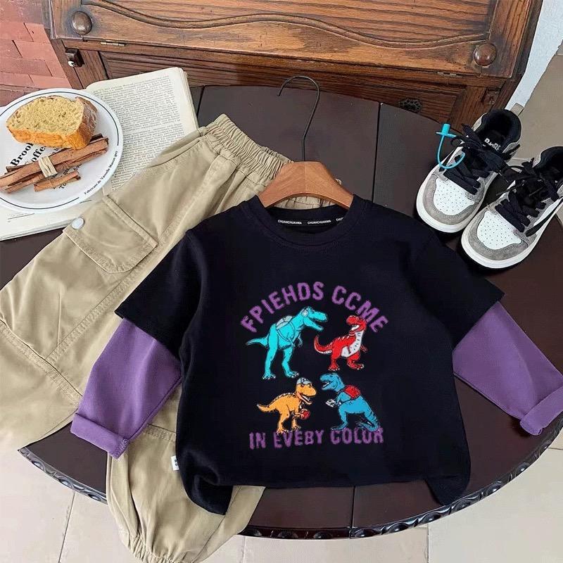 男の子の韓国版のアニメは色を合わせて偽の長袖のtシャツの春秋の金の中で子供のカラーの恐竜の底のシャツの上着を作ります。|undefined