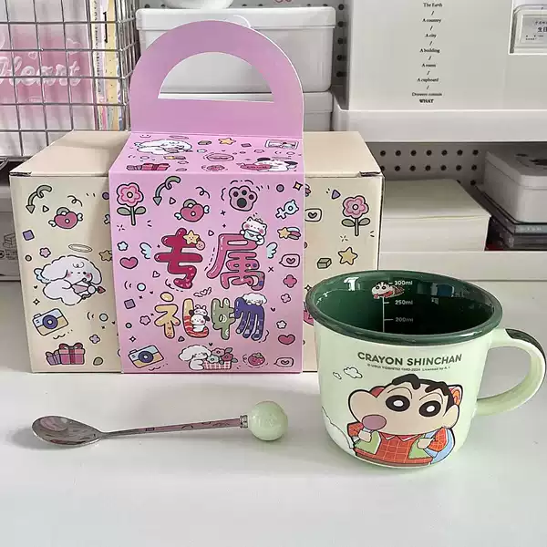 Crayon Shin-new scaled cup-green+ball spoon+exclusive gift costume