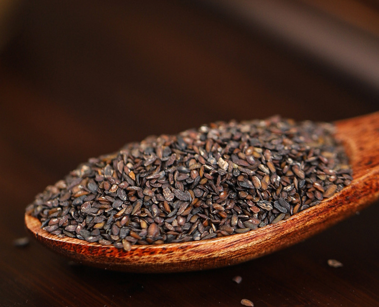Plantago Seed Tea Blend Che Qian Zi Ze Xie Herbal Tea Bags Traditional TCM Wellness Tea for Daily Infusion in use