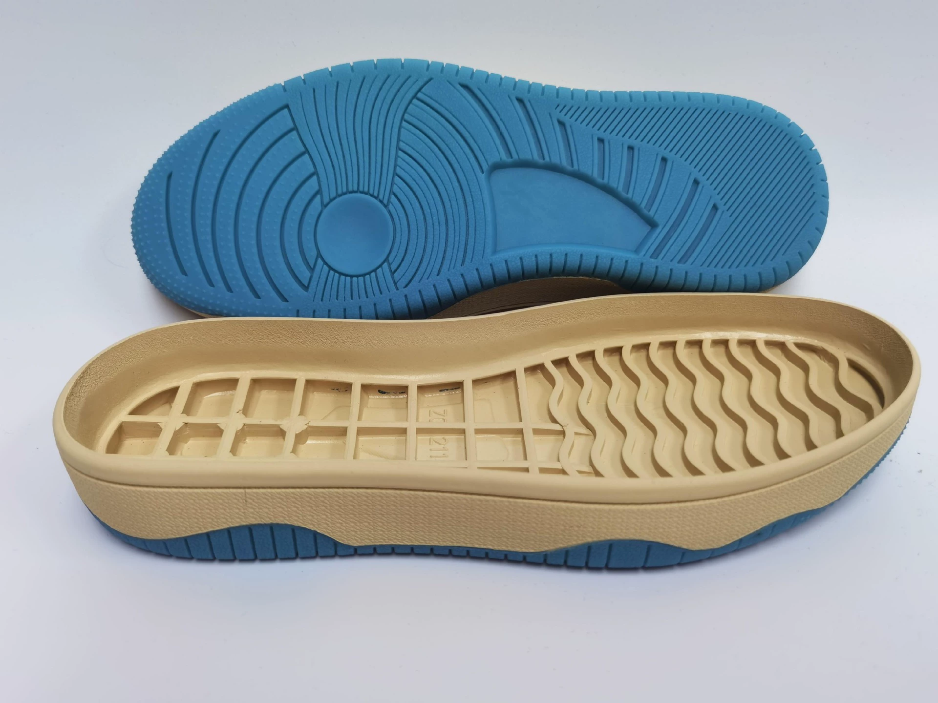 Ниша в уличном стиле резиновая подошва хлебная обувь подошва досуг спортивная пара мужские и женские подошва для скейтборда буква шить