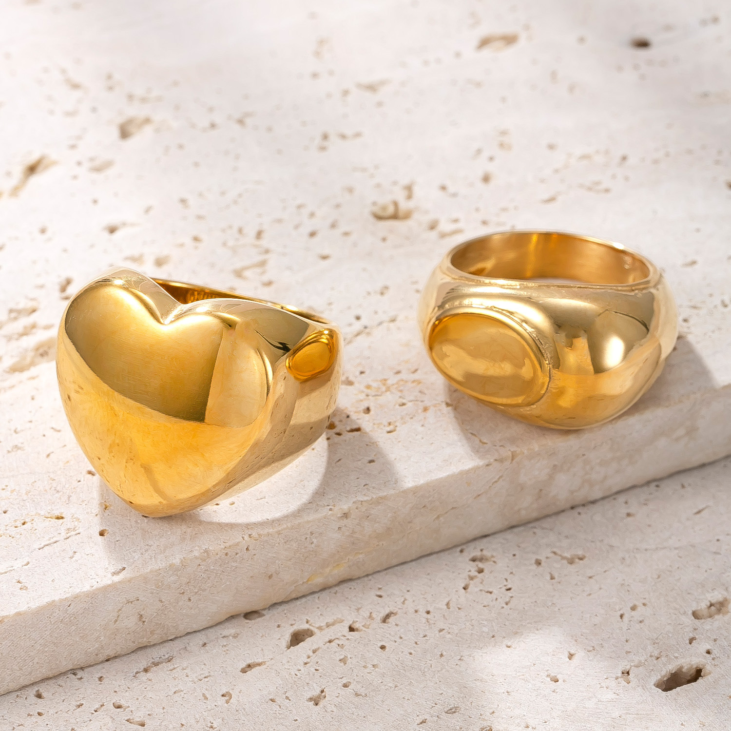 Anillo de acero inoxidable de estilo europeo y americano, anillo brillante de amor fundido, sentido de alta calidad femenino, joyería de acero de titanio dorado de 18k al por mayor image 3