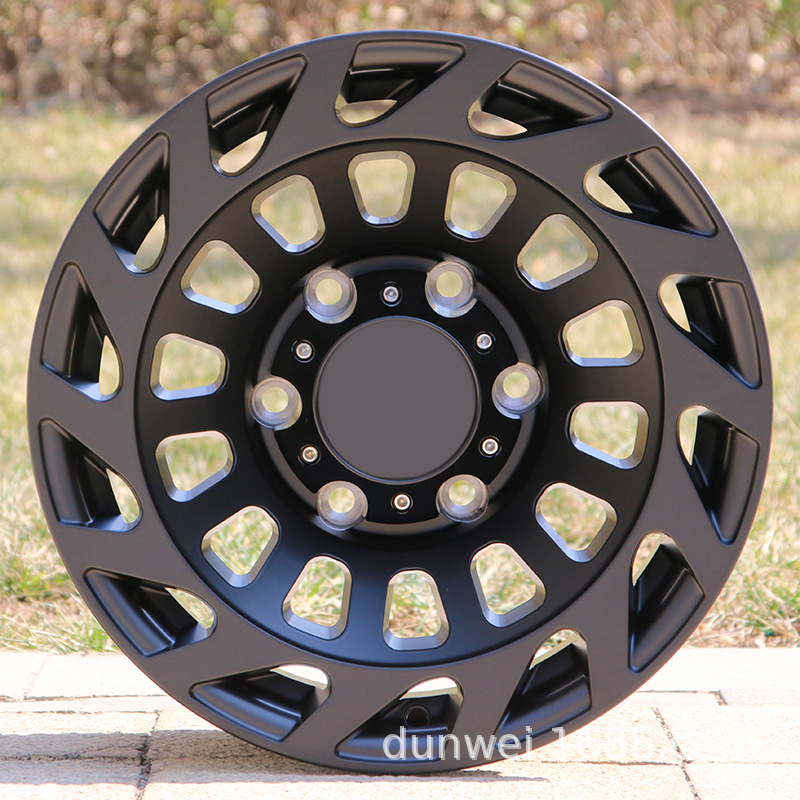 Applicable to cheetah Pajero V33 Delica Dongfeng pickup Fengjun war horse sea lion 15-inch off-road wheel hub wholesale