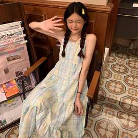 度假风复古格纹连衣裙女夏季2026新款韩系小清新吊带裙中长款裙子