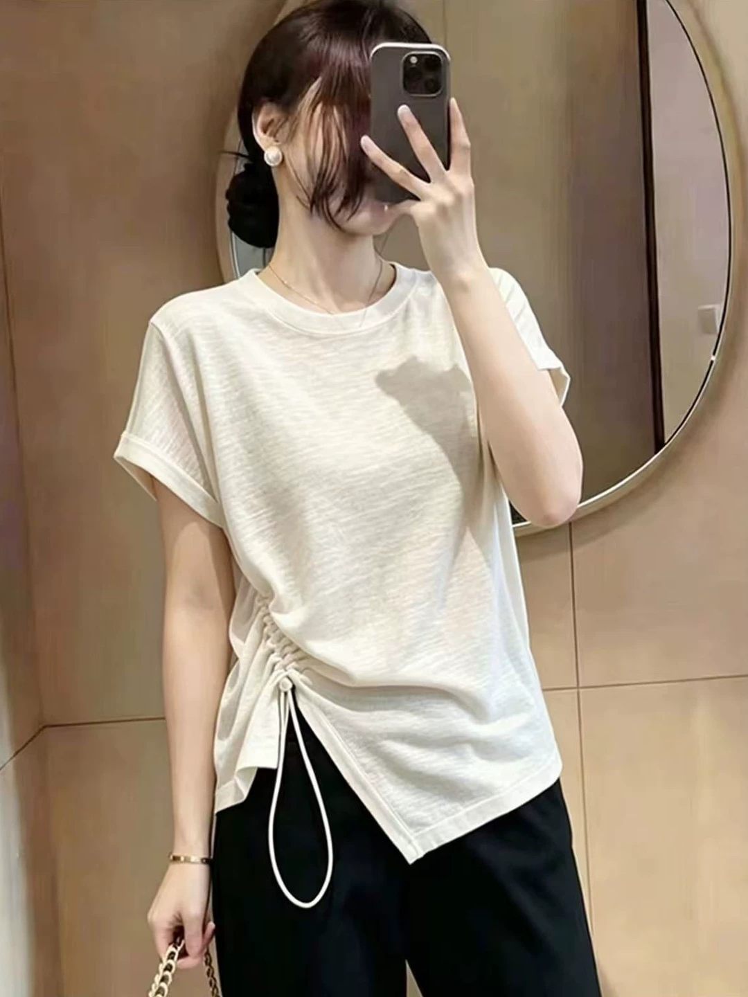 Áo thun nữ tay ngắn thiết kế dây rút không đều, form rộng thoải mái — màu đen