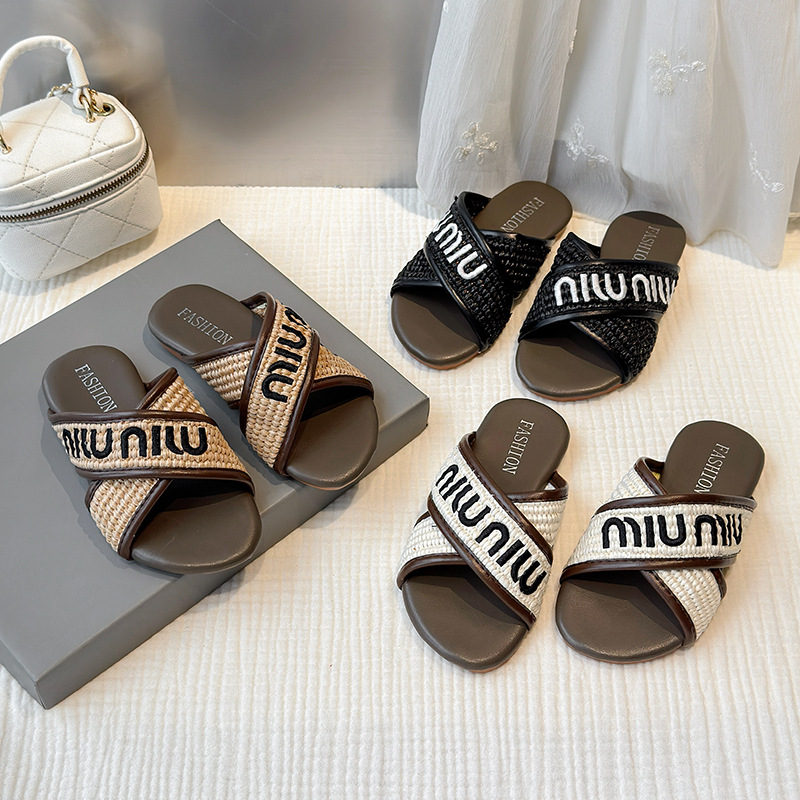 Children's Slippers 2025 Summer New Style Kidsren's Soft-Soled Fashionable Big Kidsren's Beach Sandals for Middle-Aged Kidsren to Wear Outside Slippers