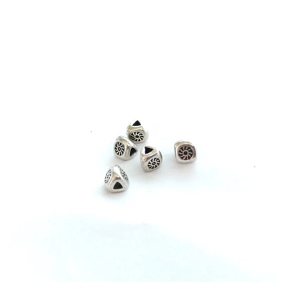 Thai silver fish pattern triangular: Zərgərlik ara hissələri