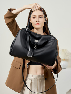 Leather capacious one-shoulder bag, underarm bag