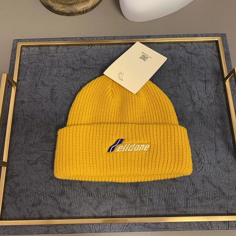 Keep warm fashionable woolen knitted hat for leisure for men and women, Korean style, with embroidery
