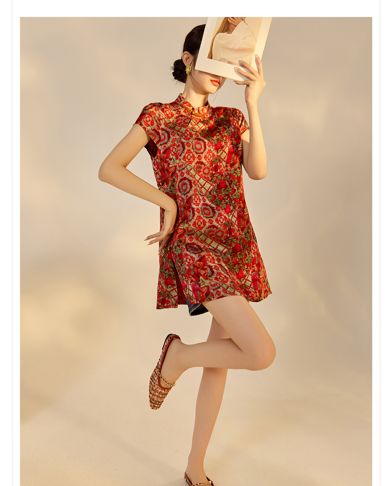 Đầm suông midi chữ A vải rayon thêu hoa cách tân cổ điển Trung Quốc — Màu đỏ san hô, Màu caramel chi tiết 14
