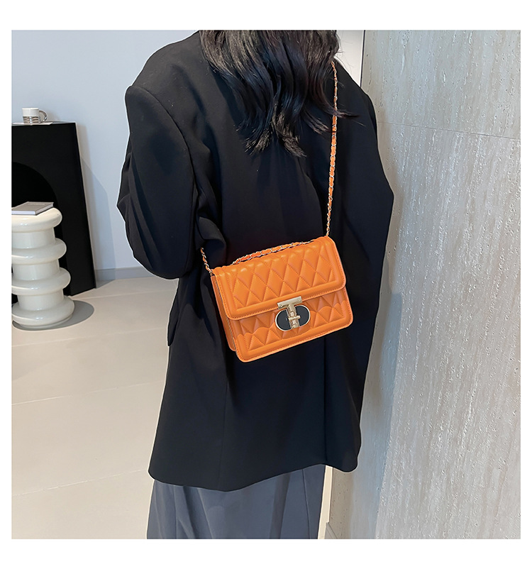 2024 neue Modische Lock Handheld frauen Koreanische Ausgabe Beliebte Lingge Stickerei Gewinde Einzigen Kreuz Schulter Kleine_voghion.com