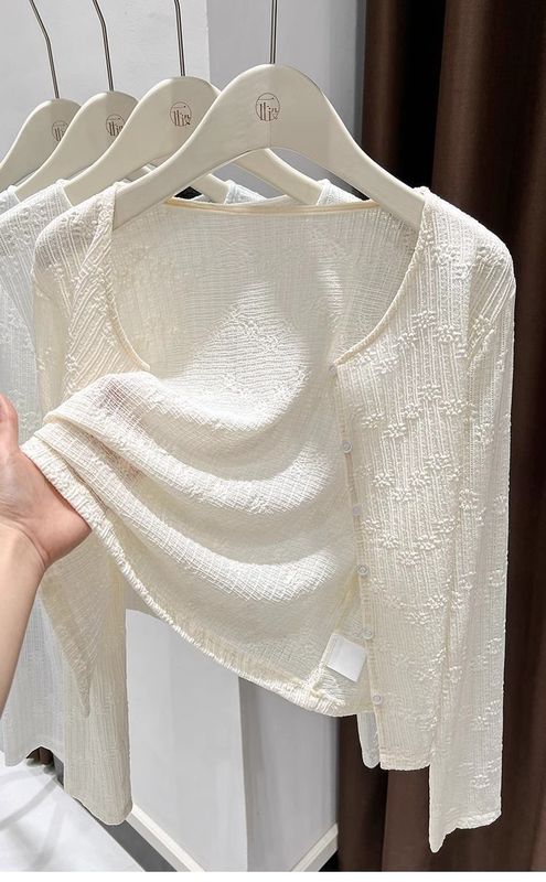 日焼け止めのジャカードのサスペンダーのスカートのカーディガンの外で夏の長袖の女性の薄い砂浜のショールを掛けて旗を合わせます。|undefined
