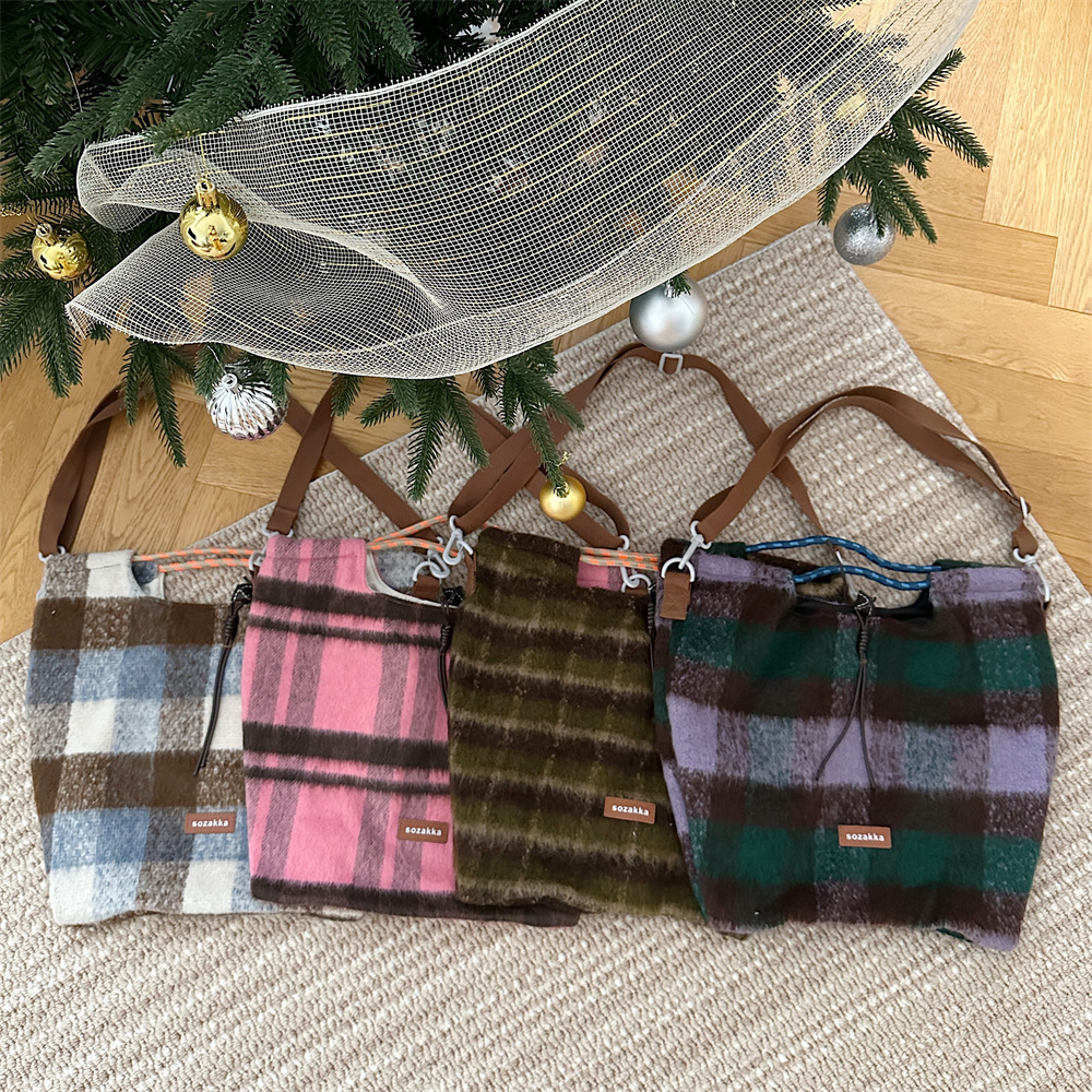 312186 retro woolen Maillard color bag, fashionable single-shoulder women's bag, casual and adjustable, hand-carry and crossbody Application Scenario