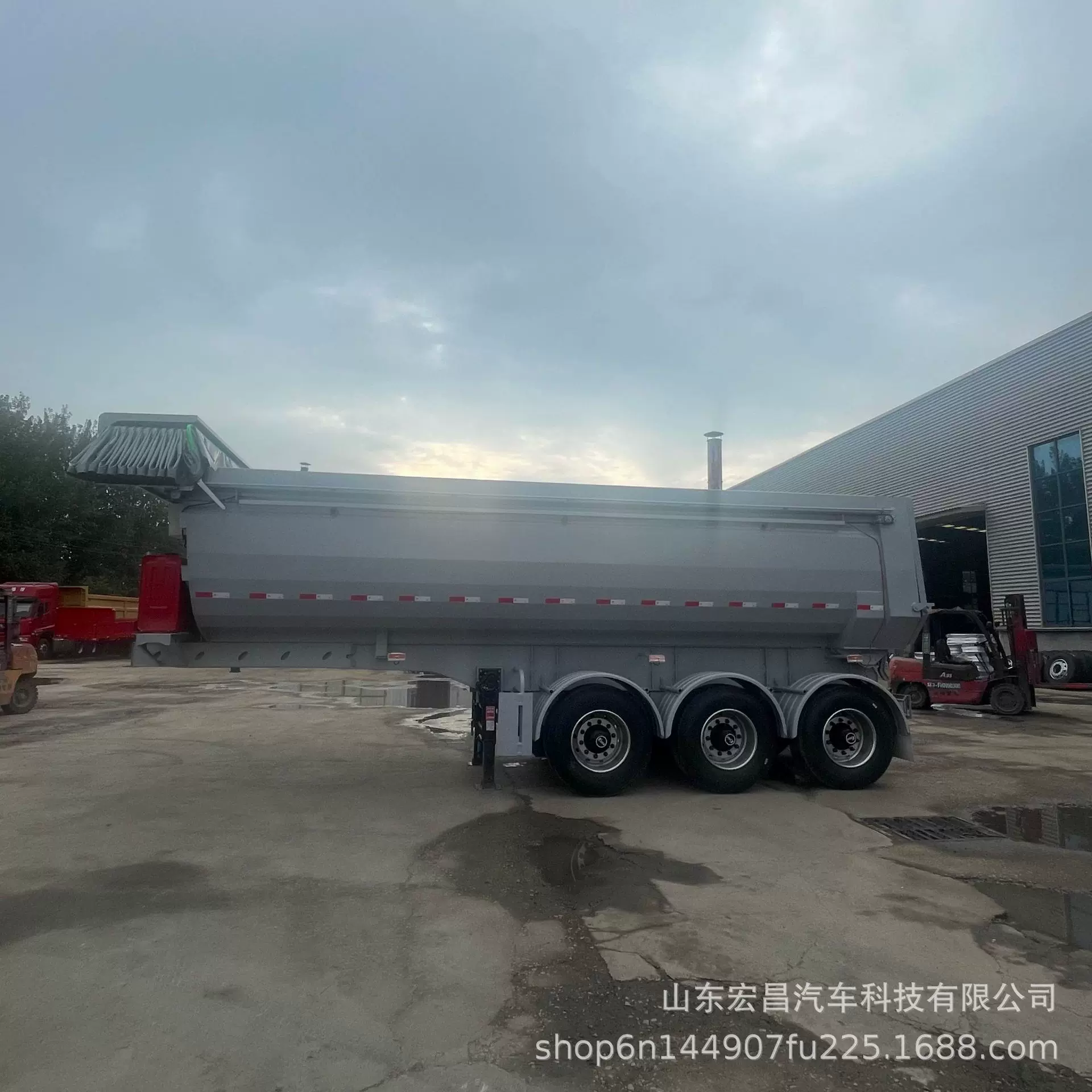 工厂定制后翻自卸半挂车供应中亚煤炭砂石料运输空气悬架轻量化