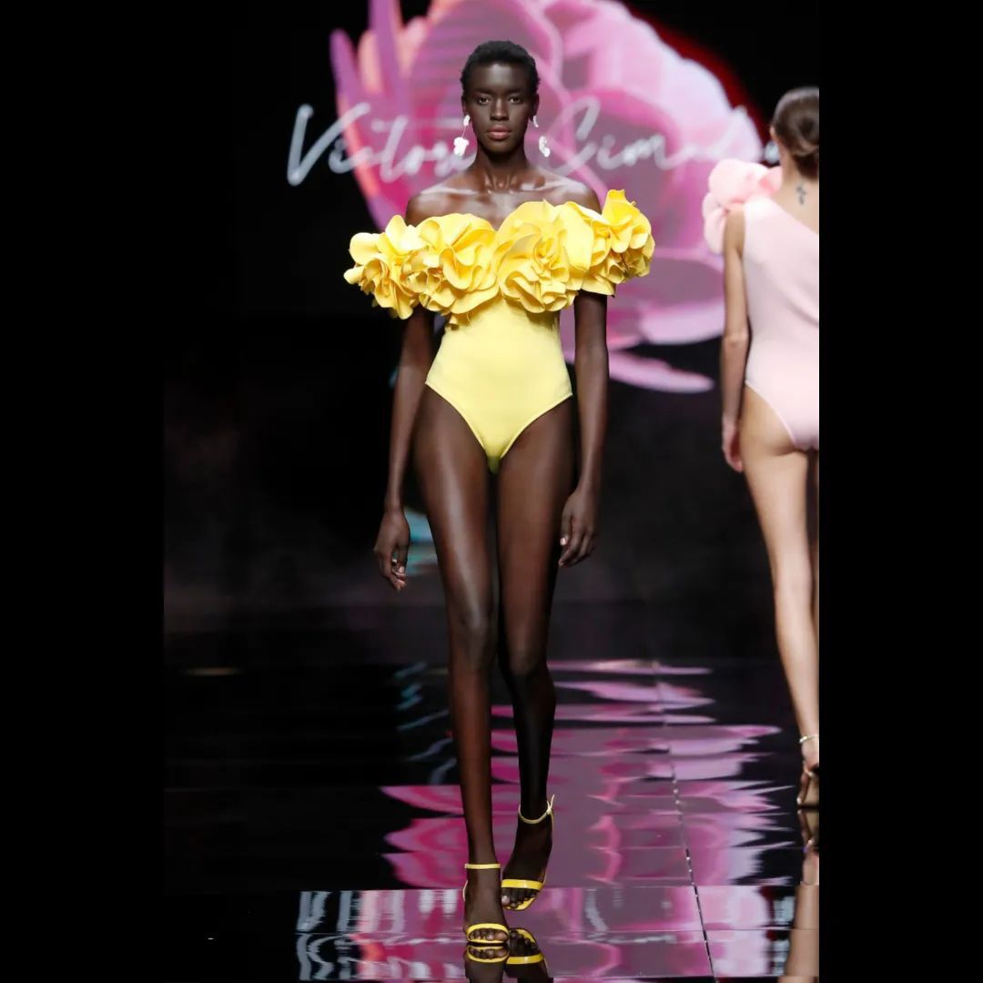 GraceChic 3D Floral Strapless High-End Solid Color One-Piece Swimsuit Set For Women 2024 European And American New Swimwear_voghion.com