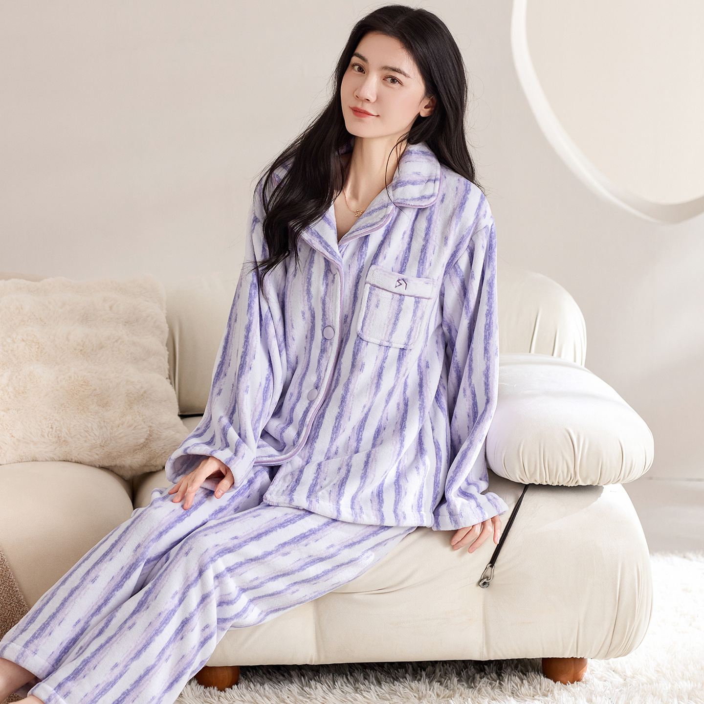 Pijama de pareja de coral de veludo de coral de cautiverio y invierno de veludo de franela gruesa se puede usar con un conjunto de cardigan.