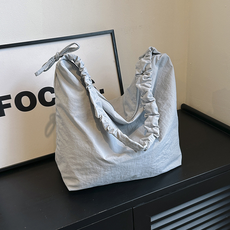 Versión coreana del bolso de mensajero de estilo perezoso para mujer 2024 nuevo bolso de bola de masa deportiva de ocio de moda bolso de hombro de tela de nailon de gran capacidad