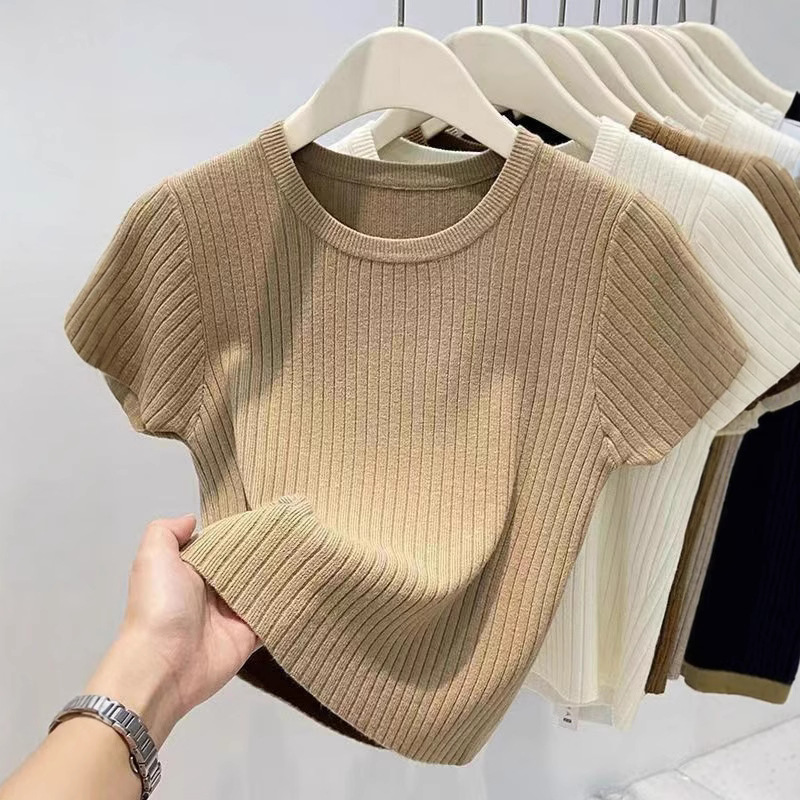Retro knitted sweater with a round collar