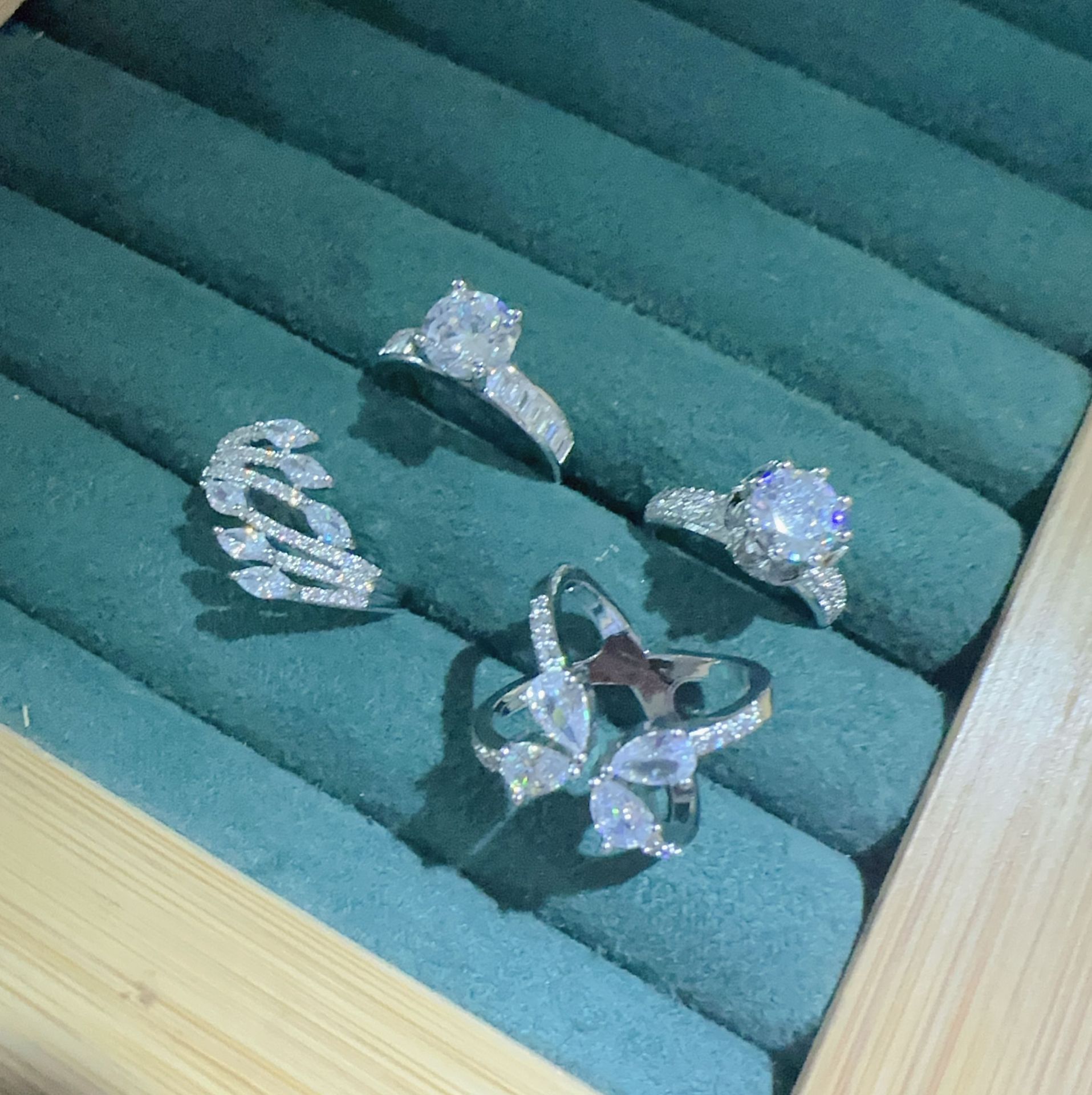 Full Diamond Partial Open Zircon Micro Inlay Ring For Women, Light Luxury Elegant Small Exaggerated Ring, Super_voghion.com
