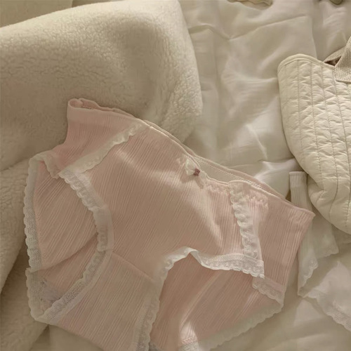 Which girl doesn't like flowers or dislike romance? Sweet and romantic floral cotton underwear for girls with a youthful touch.